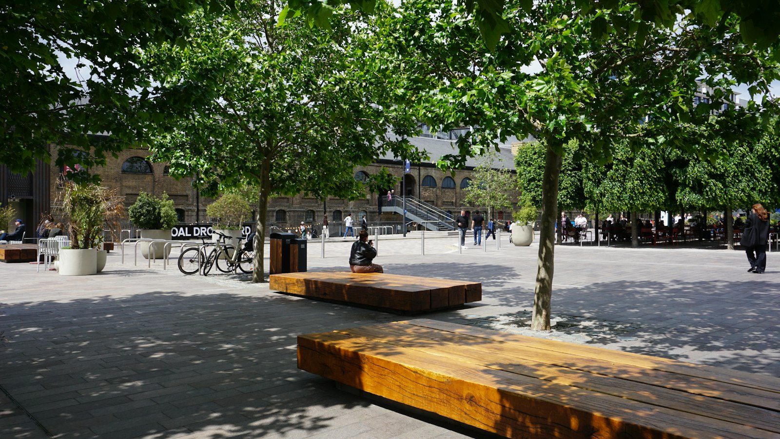 Benches and planting for a market square, Ghent - Garden design - Public spaces